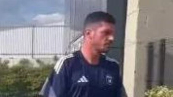 Simone Scuffet, 29 anni, all’ingresso della struttura Simone Scuffet, 29 anni, all’ingresso della struttura