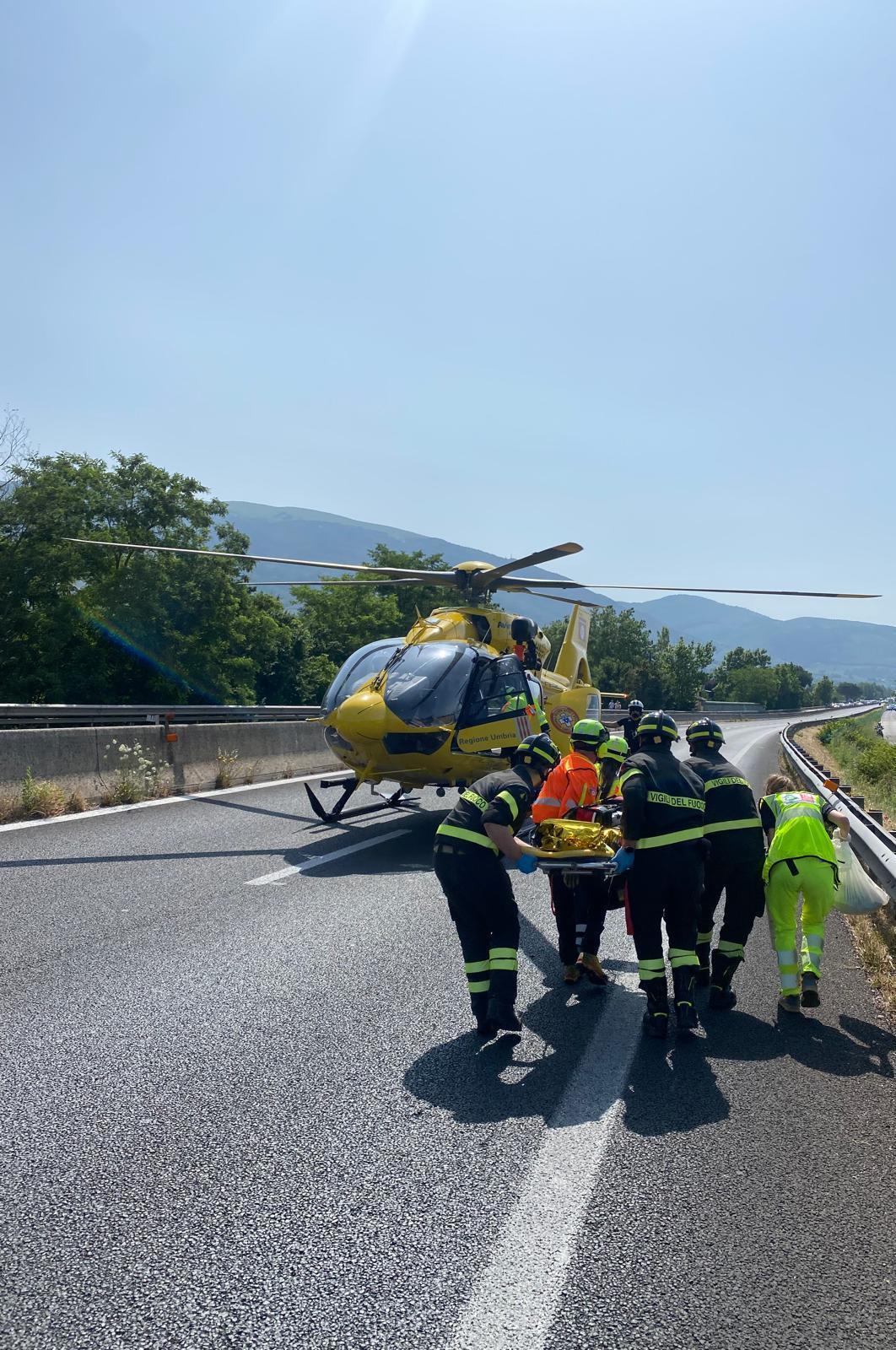 Schianto fra due automobili. Anziano ferito gravemente. In ospedale con l’elisoccorso Schianto fra due automobili. Anziano ferito gravemente. In ospedale con l’elisoccorso
