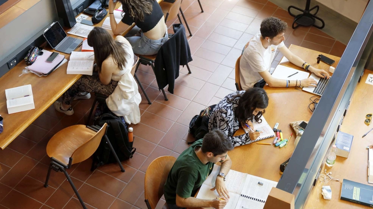 Pubblicata la graduatoria dell’Azienda regionale per gli studenti dei due atenei Pubblicata la graduatoria dell’Azienda regionale per gli studenti dei due atenei