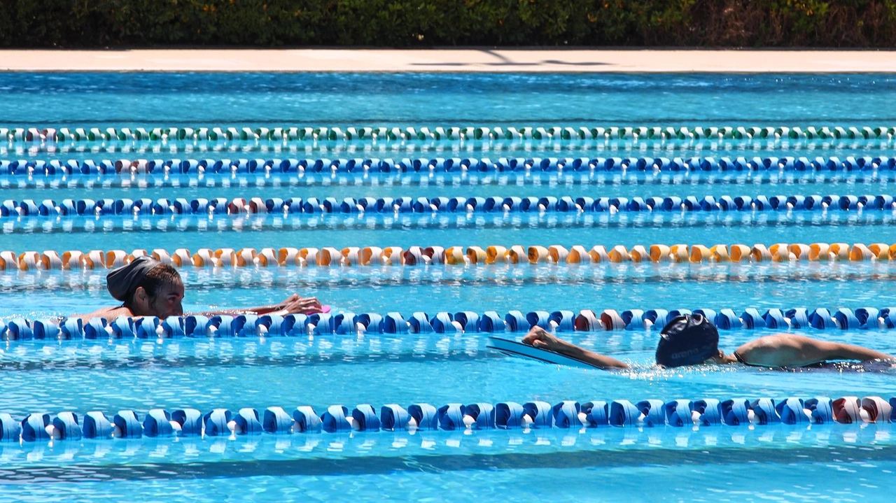 Riaprono domani le iscrizioni ai corsi di nuoto e fitness in acqua di varie specialità organizzate dalle piscine comunali Riaprono domani le iscrizioni ai corsi di nuoto e fitness in acqua di varie specialità organizzate dalle piscine comunali