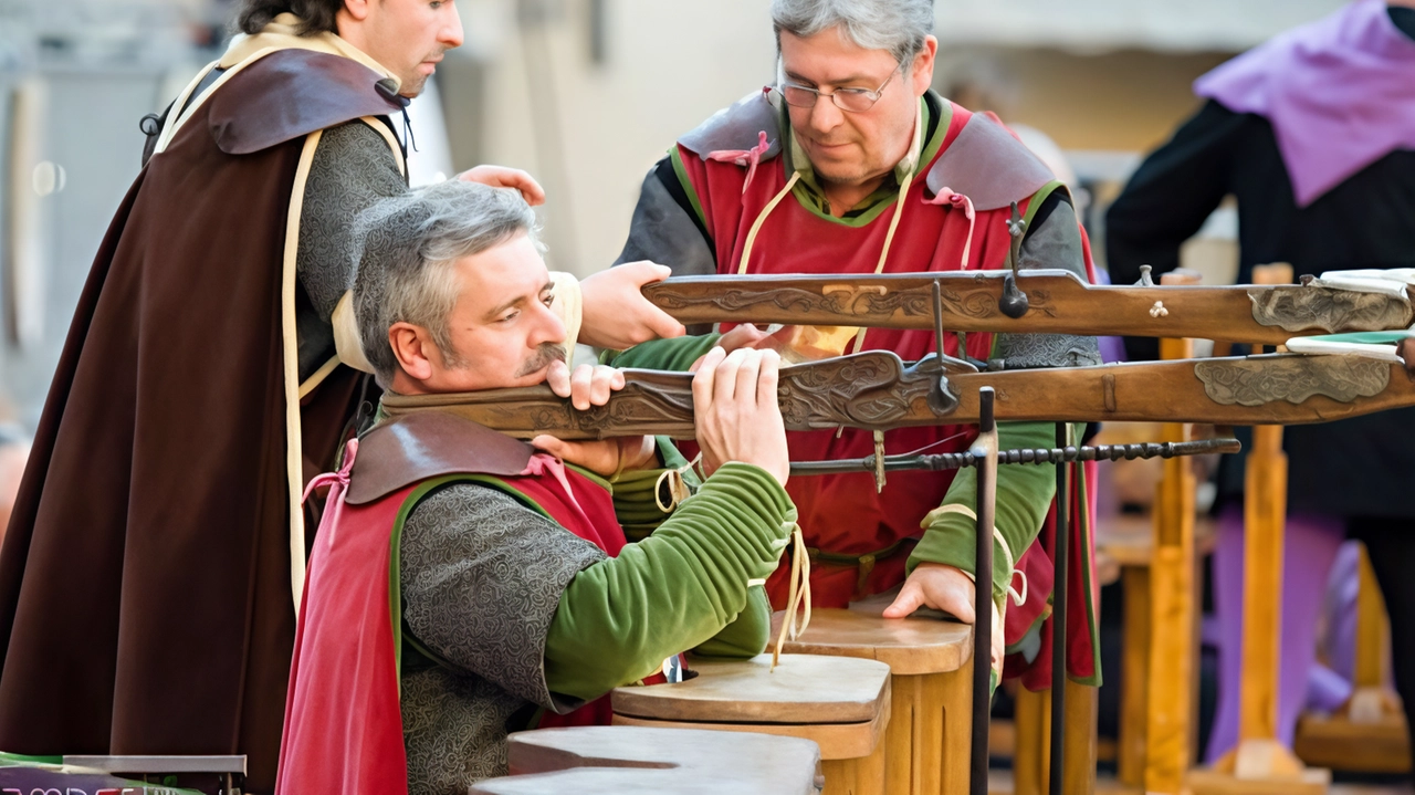 Il Palio della Balestra. domenica 8 settembre vedrà di scena le grandi ereditarie della tradizione, Gubbio e Sansepolcro, in piazza Torre di Berta Il Palio della Balestra. domenica 8 settembre vedrà di scena le grandi ereditarie della tradizione, Gubbio e Sansepolcro, in piazza Torre di Berta