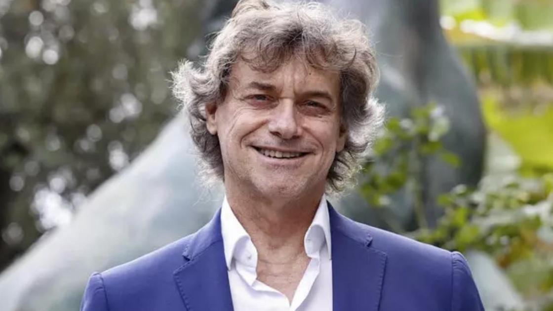 https://www.lanazione.it/image-service/view/acePublic/alias/contentid/ZDQ3NDBhM2EtNDkwNy00/0/alberto-angela-inizia-a-pisa-il-suo-viaggio.jpeg?f=16:9&w=1200&h=630