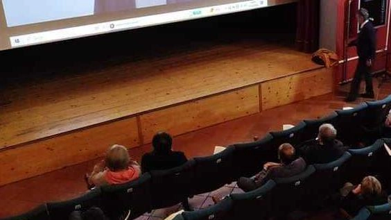 Prosegue la programmazione del Cinema teatro di Castel del Piano. Da domani a lunedì è in programma "Diamanti",... Prosegue la programmazione del Cinema teatro di Castel del Piano. Da domani a lunedì è in programma "Diamanti",...