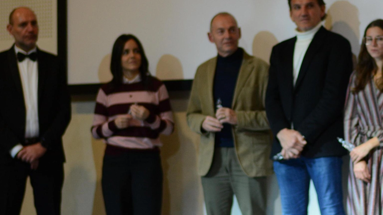 Uno sforzo concreto in favore di chi soffre con una raccolta fondi il cui. ricavato sarà diviso in tre parti Uno sforzo concreto in favore di chi soffre con una raccolta fondi il cui. ricavato sarà diviso in tre parti