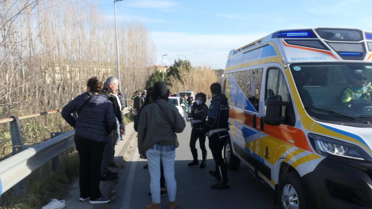 Il Pd ha presentato una mozione in consiglio comunale per rendere più sicuro il passaggio pedonale del cavalcavia Barsacchi Il Pd ha presentato una mozione in consiglio comunale per rendere più sicuro il passaggio pedonale del cavalcavia Barsacchi