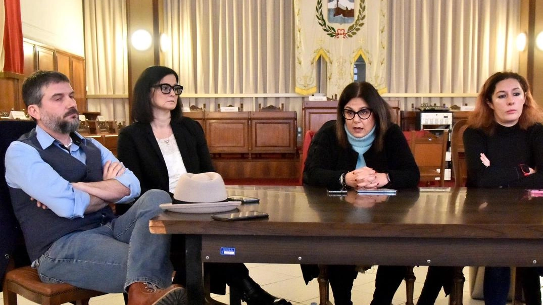 Un momento della conferenza stampa indetta per chiedere la chiusura delle indagini sullo stalker Un momento della conferenza stampa indetta per chiedere la chiusura delle indagini sullo stalker