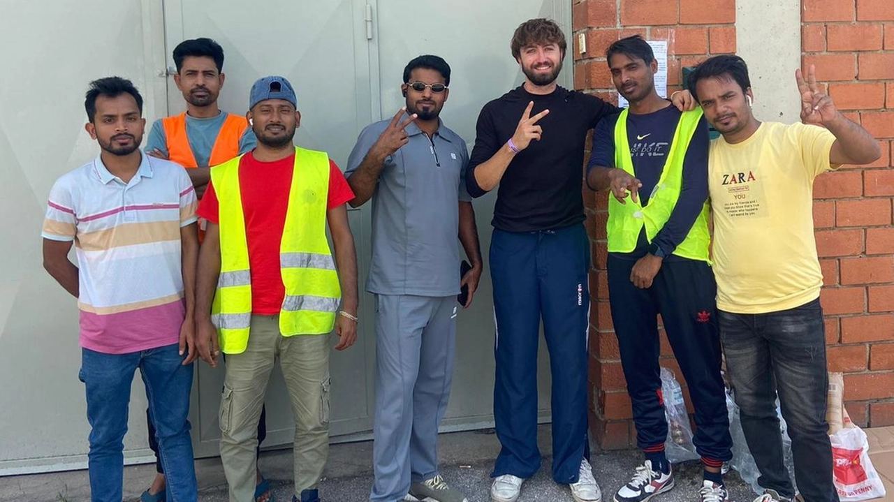 La protesta degli operai fuori dall’azienda in via Pomeria a Montemurlo La protesta degli operai fuori dall’azienda in via Pomeria a Montemurlo