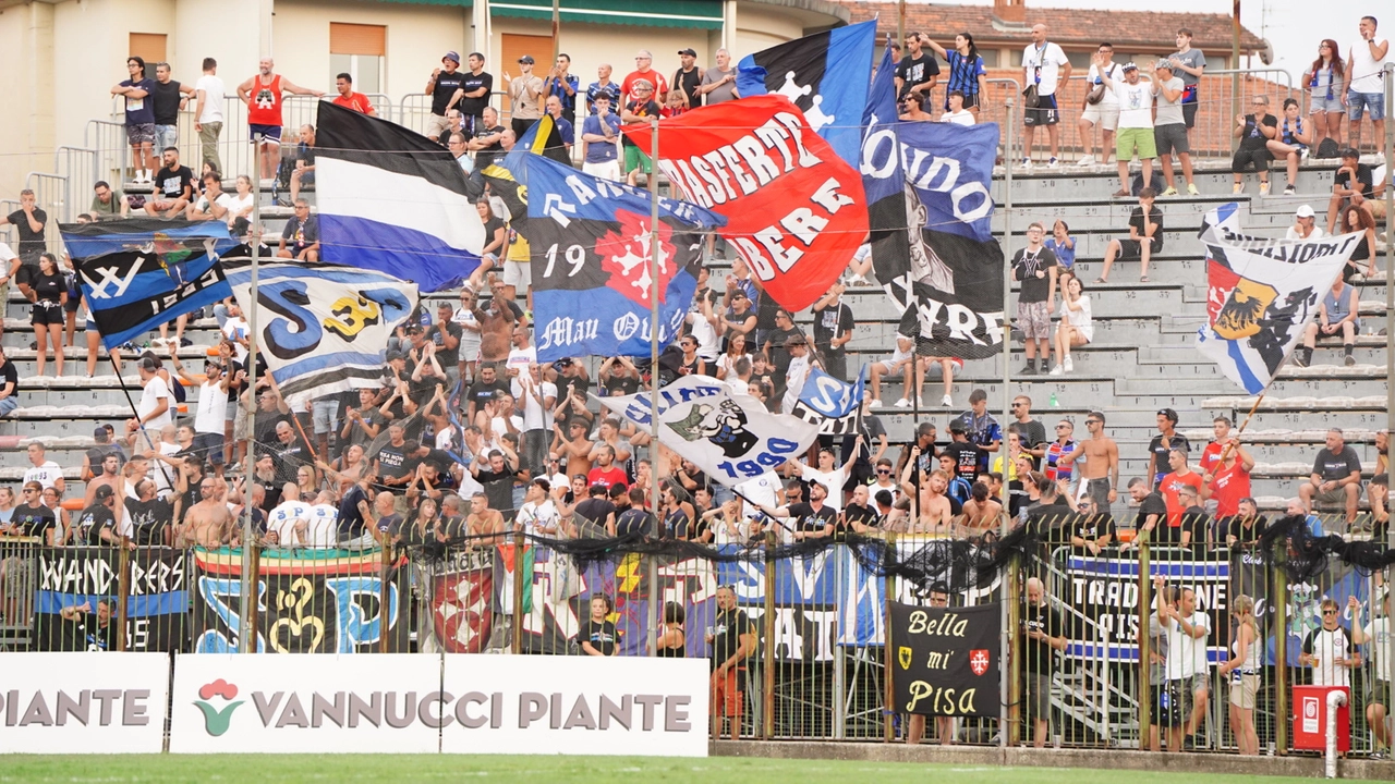 Pistoiese-Pisa, i tifosi nerazzurri al Melani (foto Acerboni/FotoCastellani)
