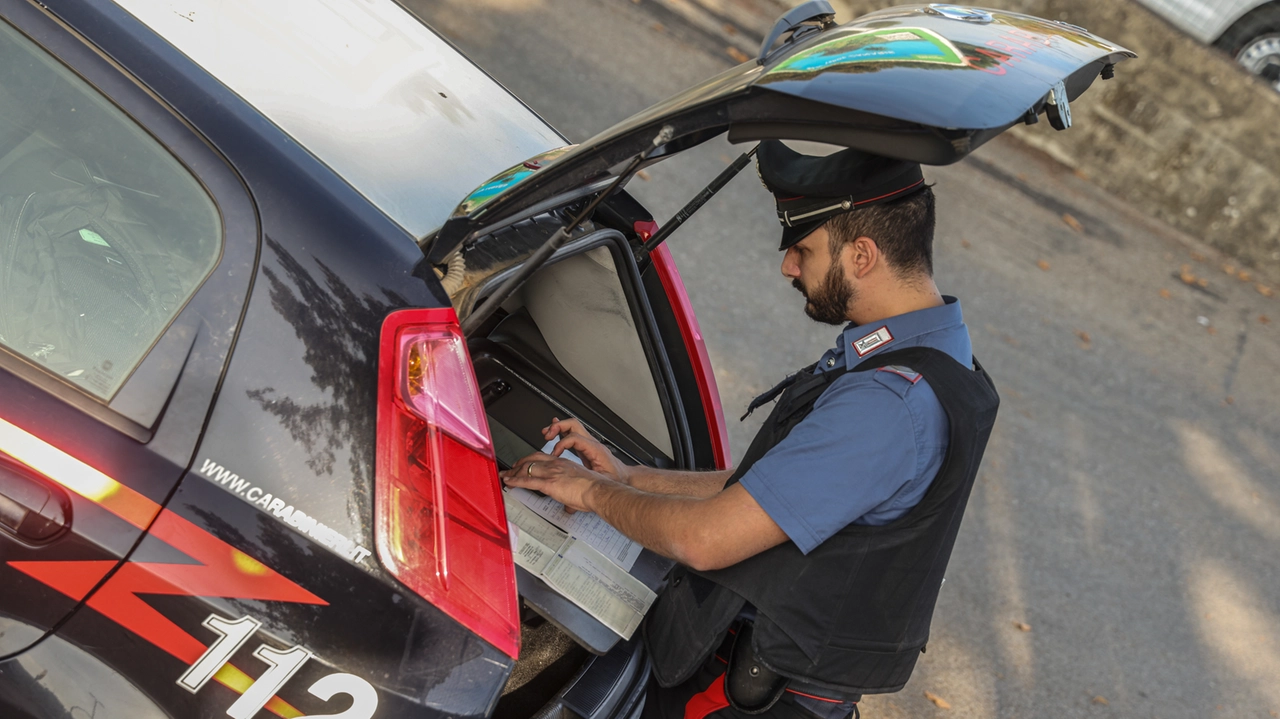 Un carabiniere in servizio; da tempo piazza della Resistenza è osservata speciale (foto Germogli di repertorio) Un carabiniere in servizio; da tempo piazza della Resistenza è osservata speciale (foto Germogli di repertorio)