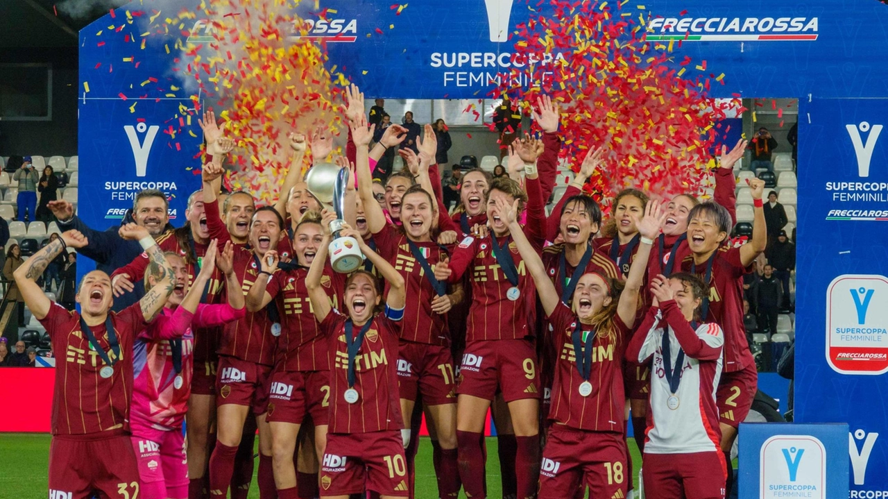 Sugli spalti gruppi di supporters al seguito di Roma e Fiorentina e alcune squadre femminili locali "Il nostro sogno è un giorno poter arrivare a grandi livelli come loro. La preferita? Valentina Giacinti". Sugli spalti gruppi di supporters al seguito di Roma e Fiorentina e alcune squadre femminili locali "Il nostro sogno è un giorno poter arrivare a grandi livelli come loro. La preferita? Valentina Giacinti".