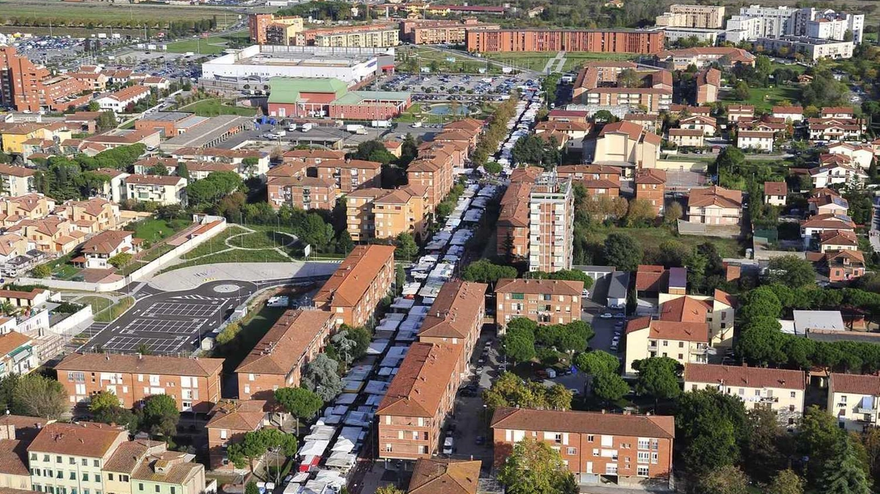 Una veduta aerea di viale Italia a Pontedera (foto Germogli) Una veduta aerea di viale Italia a Pontedera (foto Germogli)