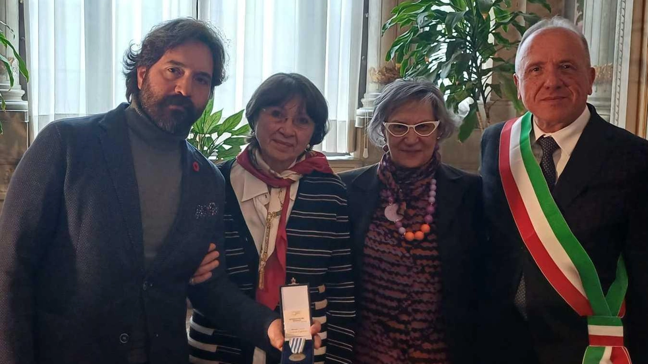 Il prefetto Giusi Scaduto con la figlia Lucia Mancini, il nipote Riccardo Cavirani e ad accompagnarli il vice sindaco di Seravezza Adamo Bernardi Il prefetto Giusi Scaduto con la figlia Lucia Mancini, il nipote Riccardo Cavirani e ad accompagnarli il vice sindaco di Seravezza Adamo Bernardi