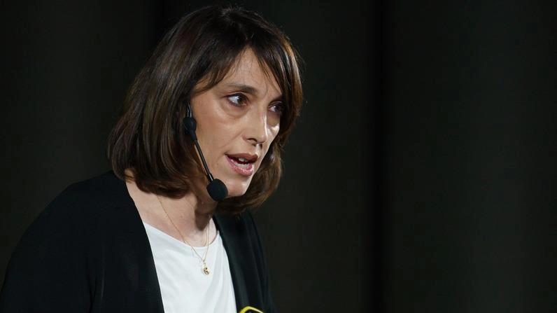 La scrittrice e giornalista Giulia Blasi domani sera sarà ospite del Ridotto del Politeama per «La farmacia delle parole» a cura di Teatro Metropopolare La scrittrice e giornalista Giulia Blasi domani sera sarà ospite del Ridotto del Politeama per «La farmacia delle parole» a cura di Teatro Metropopolare