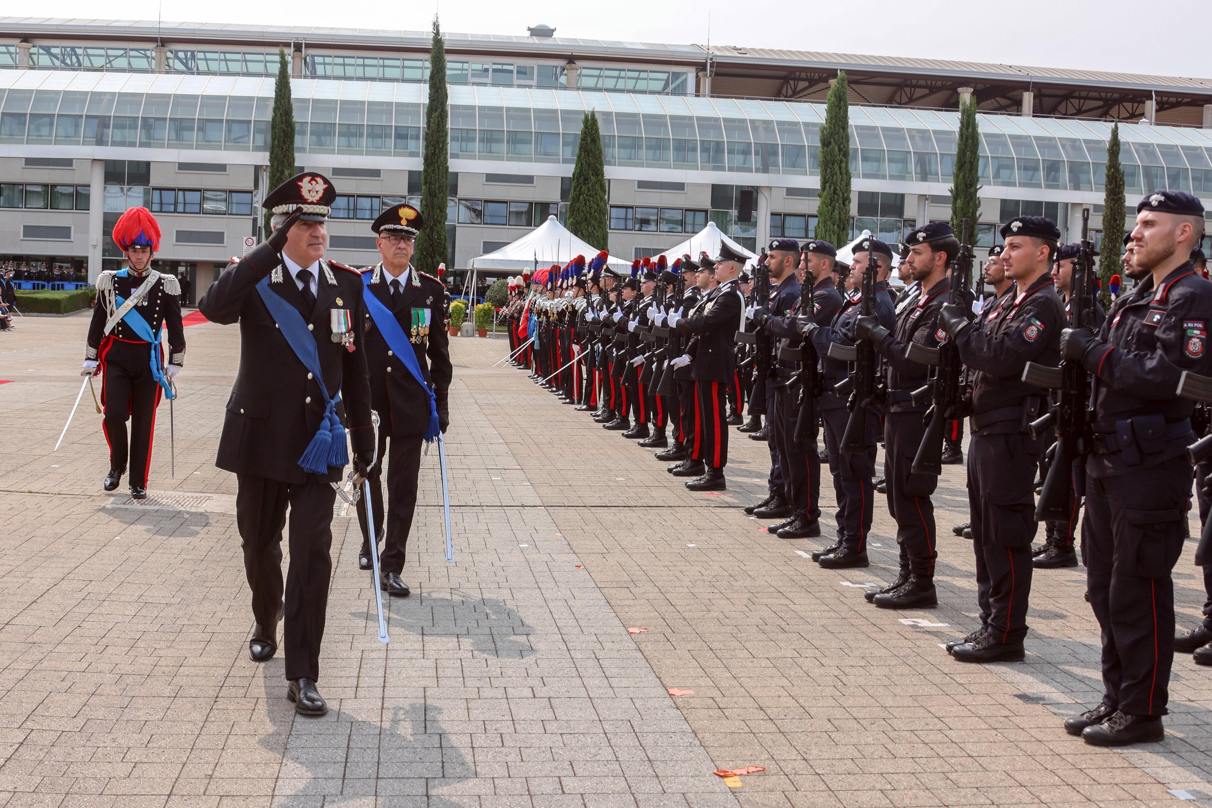 carabinieri in festa per i 211 anni dell arma ecco i militari insigniti per il loro servizio