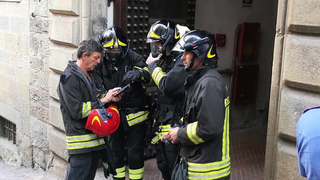 Tumore cerebrale, screening di massa per i vigili del fuoco. In 50 hanno aderito al test: ‘Vogliamo la verità’ Tumore cerebrale, screening di massa per i vigili del fuoco. In 50 hanno aderito al test: ‘Vogliamo la verità’