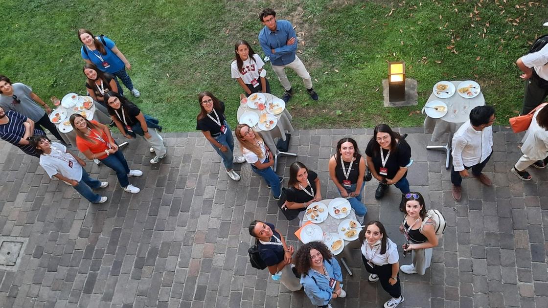 https://www.lanazione.it/image-service/view/acePublic/alias/contentid/ZDRhY2Q4OWYtNzY2Ni00/0/una-delle-precedenti-edizioni-del-progetto-stem.jpeg?f=16:9&w=1200&h=630