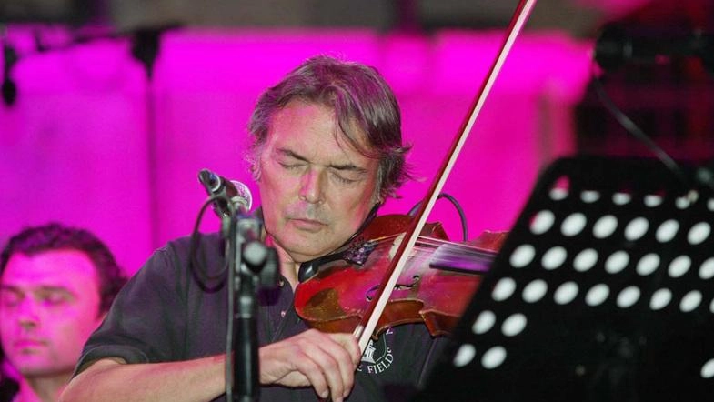 Mauro Pagani, coautore di ’Creuza de Ma’, in Piazza del Campo (foto Mattioli) Mauro Pagani, coautore di ’Creuza de Ma’, in Piazza del Campo (foto Mattioli)