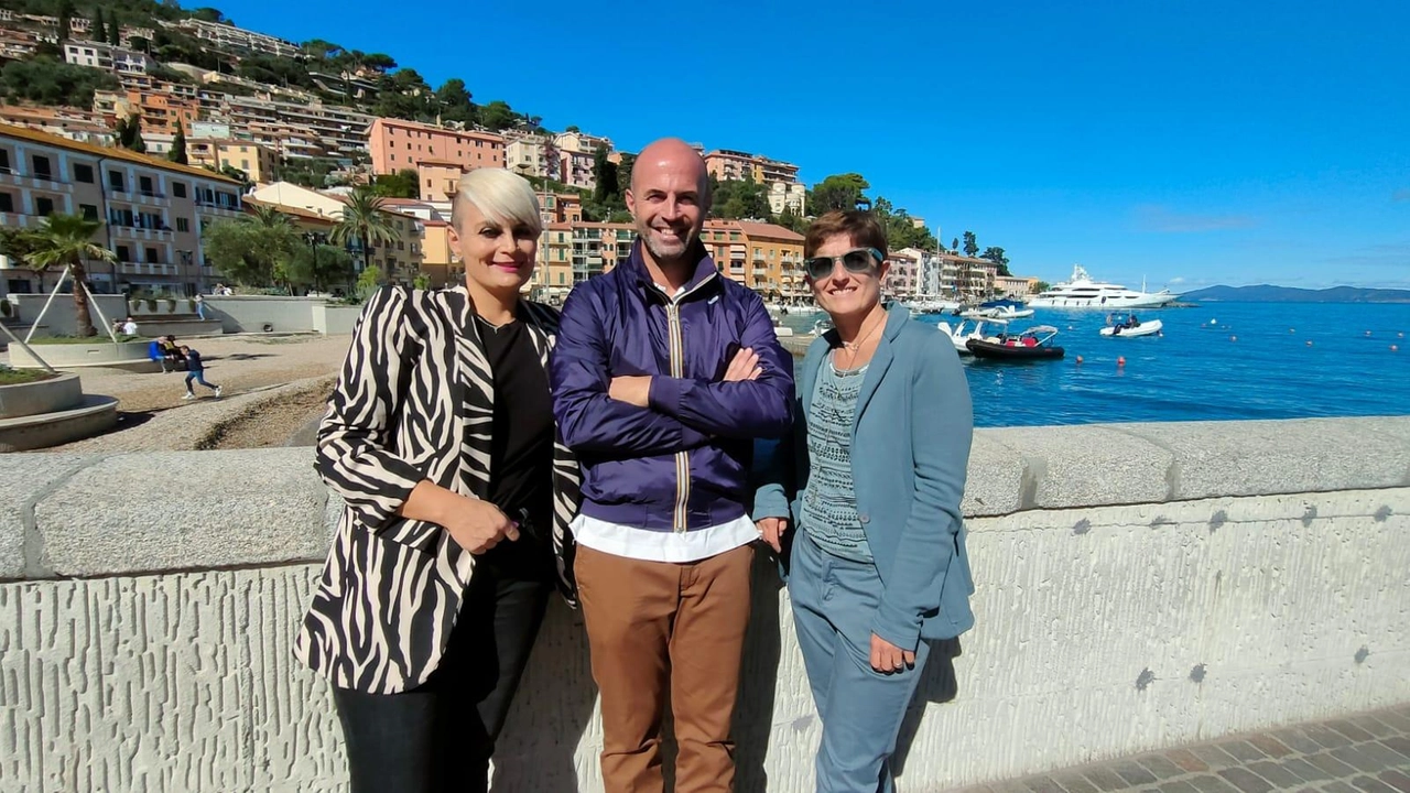 I tre consiglieri comunali che compongono il. gruppo di opposizione «Per l’Argentario»: Anna Laura Fedele, M. arco Nieto e infine Maria Sabatini I tre consiglieri comunali che compongono il. gruppo di opposizione «Per l’Argentario»: Anna Laura Fedele, M. arco Nieto e infine Maria Sabatini