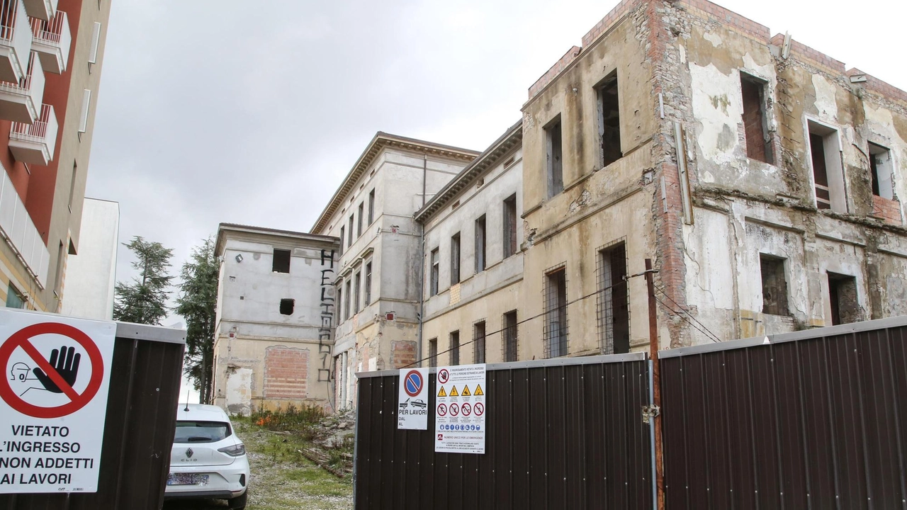 Il caso dei “lavori fermi“ lo hanno sollevato prima i sindacati e poi anche l’azienda sanitaria Usl 1 Il caso dei “lavori fermi“ lo hanno sollevato prima i sindacati e poi anche l’azienda sanitaria Usl 1