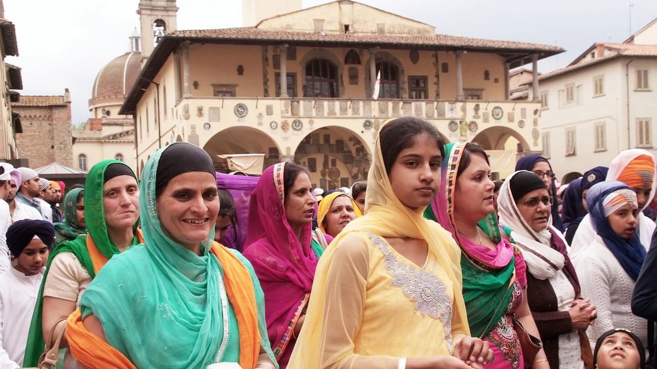 La festa di primavera si svolge in centro città, organizzata dalla comunità indiana per ricordare la fondazione del sikhismo e aperta alla cittadinanza locale