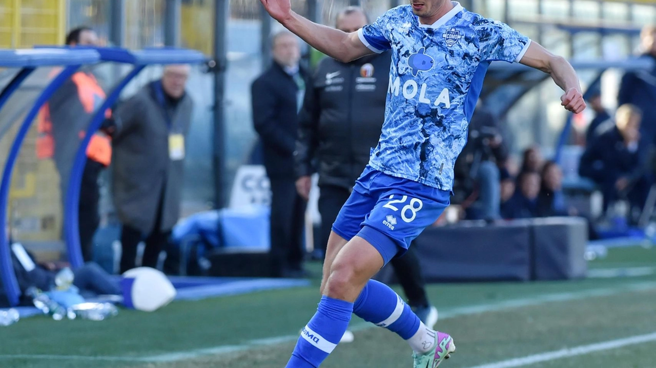 Il calciatore Esteves ha subito una grave lesione al ginocchio sinistro, con una prognosi di 9 mesi di stop. L'Inter cerca rinforzi sul mercato, con possibili arrivi da Como e Stoke City. Altre trattative in corso per Lapadula, Bonfanti e Lind.