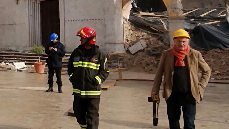 https://www.lanazione.it/image-service/view/acePublic/alias/contentid/ZDRkYzg2YzUtNjZhNC00/0/balzi-impressionanti-norcia-avanza.jpeg?f=16:9&w=1200&h=630