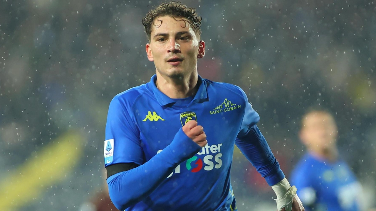 Sebastiano Esposito con la maglia dell’Empoli: il giocatore (di proprietà dell’Inter) rimane un obiettivo del mercato viola Sebastiano Esposito con la maglia dell’Empoli: il giocatore (di proprietà dell’Inter) rimane un obiettivo del mercato viola