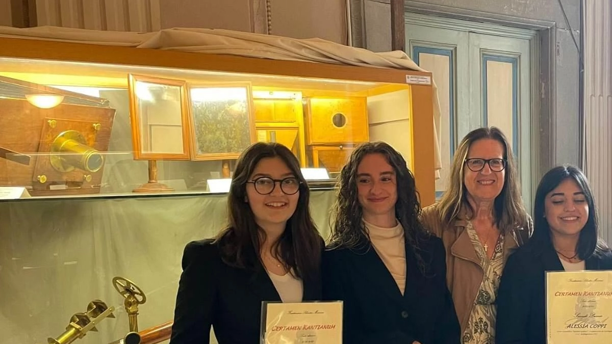 Le alunne Alessia Coppi, Aurora Lenzarini, Agnese Peretti e Alessandra Telloli della classe V A del Liceo Scientifico Galilei di Castelnuovo