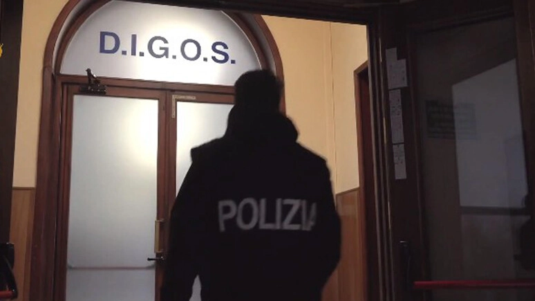 L'indagine della Digos L'indagine della Digos