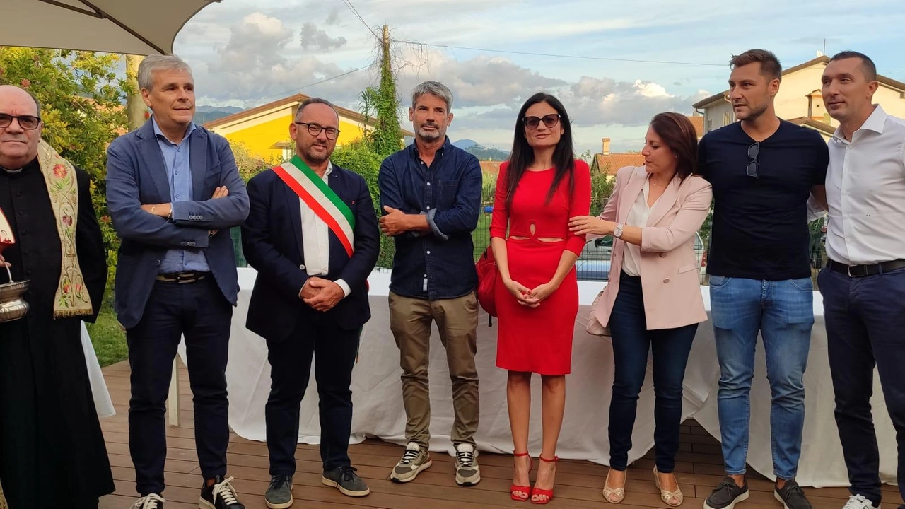 Il parroco don Carlo Cipollini ha presenziato insieme agli amministratori all’inaugurazione della struttura sportiva Il parroco don Carlo Cipollini ha presenziato insieme agli amministratori all’inaugurazione della struttura sportiva