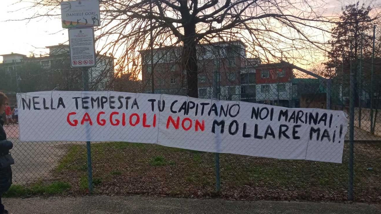 Dopo la sospensione disposta dal giudice, tredici dirigenti si sono schierati dalla sua parte "Carenza di personale e assenza di norme chiare, ma dobbiamo assicurare il servizio" .