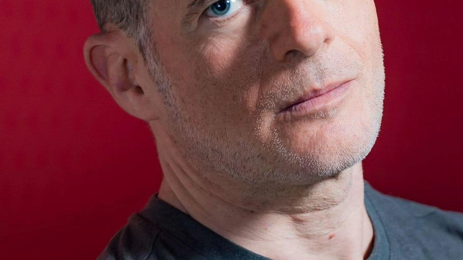 Sarà Stefano Massini (nella foto) a salire oggi sul palco del teatro Moderno con "Mein Kampf", spettacolo di forte... Sarà Stefano Massini (nella foto) a salire oggi sul palco del teatro Moderno con "Mein Kampf", spettacolo di forte...