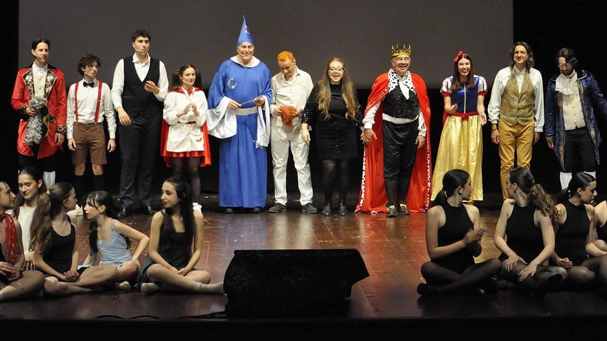 Spettacolo e solidarietà. La compagnia I Rimasti aiuta ben tre associazioni