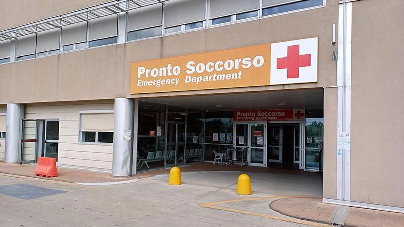 Saranno eseguite la tinteggiatura e la pulizia dell’area prospiciente alla porta d’ingresso e di uscita. Il nuovo accesso temporaneo sarà a fianco Saranno eseguite la tinteggiatura e la pulizia dell’area prospiciente alla porta d’ingresso e di uscita. Il nuovo accesso temporaneo sarà a fianco