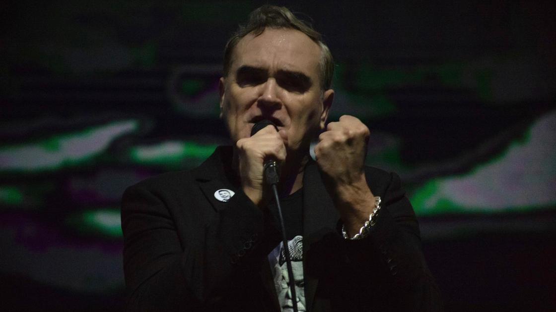 L’artista vuole la piazza vegana: niente carne e pesce nei menu su richiesta di Morrissey