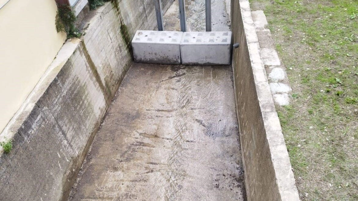 La briglia installata per la messa in sicurezza del torrente Stregale La briglia installata per la messa in sicurezza del torrente Stregale