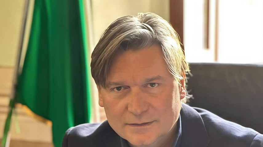 Il sindaco di Orbetello, Casamenti Il sindaco di Orbetello, Casamenti