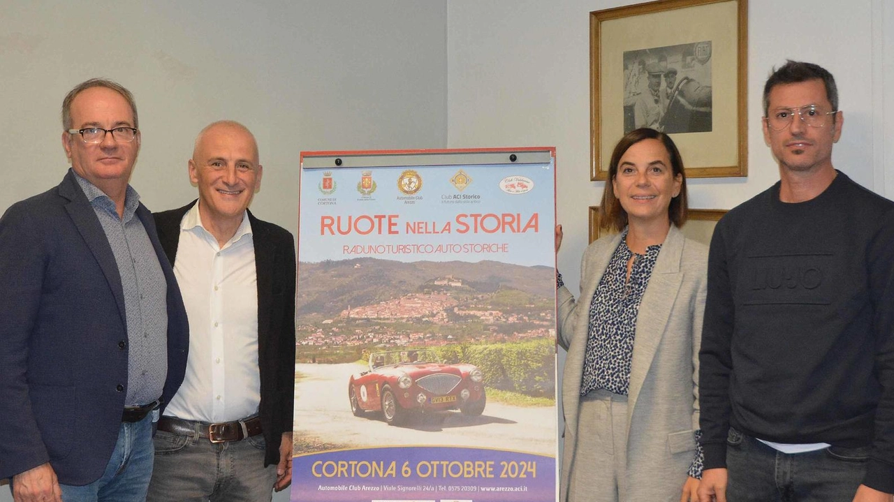 Il sesto raduno di auto storiche "Ruote nella Storia" si terrà a Cortona, con sessanta mezzi iscritti. Un evento promosso da Aci Storico per valorizzare il territorio e ringraziare i collezionisti. Giornata ricca di appuntamenti con visita alle opere dei Della Robbia e pranzo diffuso nel centro storico. Il sesto raduno di auto storiche "Ruote nella Storia" si terrà a Cortona, con sessanta mezzi iscritti. Un evento promosso da Aci Storico per valorizzare il territorio e ringraziare i collezionisti. Giornata ricca di appuntamenti con visita alle opere dei Della Robbia e pranzo diffuso nel centro storico.