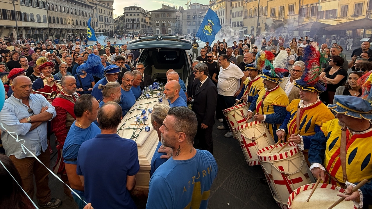 Santa Croce gremita per i funerali dell’ex presidente degli Azzurri Alessandro Dei (Foto Gianluca Moggi / NewPressPhoto) Santa Croce gremita per i funerali dell’ex presidente degli Azzurri Alessandro Dei (Foto Gianluca Moggi / NewPressPhoto)