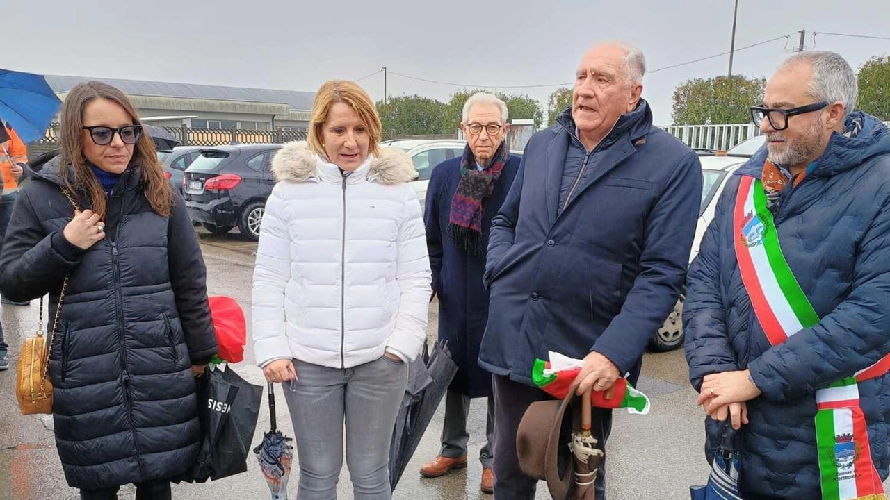 L’inaugurazione con il sindaco Matteo Franconi assieme al gruppo dirigente e alla presenza dei dipendenti di Novicrom L’inaugurazione con il sindaco Matteo Franconi assieme al gruppo dirigente e alla presenza dei dipendenti di Novicrom