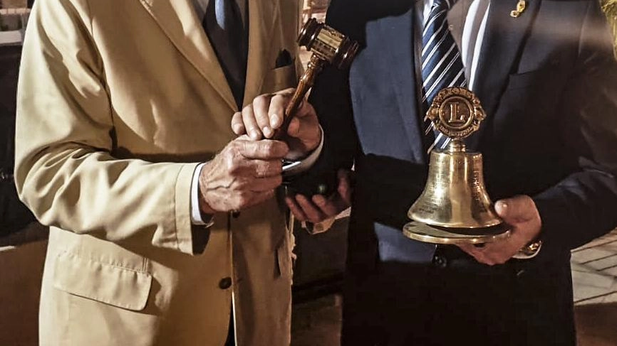 Il Lions Club di Umbertide celebra il passaggio di campana da Fortunato Giovannoni a Mauro Tarragoni Alunni, premiando anche soci meritevoli. Il Lions Club di Umbertide celebra il passaggio di campana da Fortunato Giovannoni a Mauro Tarragoni Alunni, premiando anche soci meritevoli.