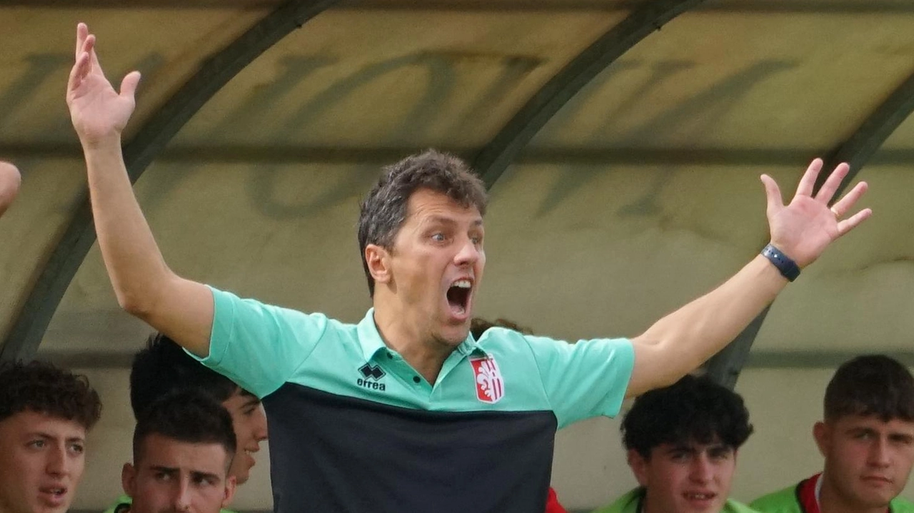 Marco Becattini, 44 anni, confermato sulla panchina del Terranuova Traiana dopo la recente salvezza Marco Becattini, 44 anni, confermato sulla panchina del Terranuova Traiana dopo la recente salvezza