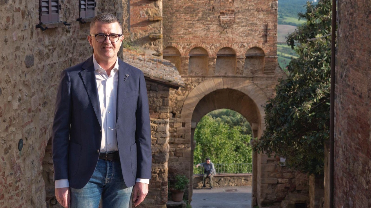 Francesco Guarguaglini, sindaco di Radicondoli, sorride alla decisione del Tar Francesco Guarguaglini, sindaco di Radicondoli, sorride alla decisione del Tar