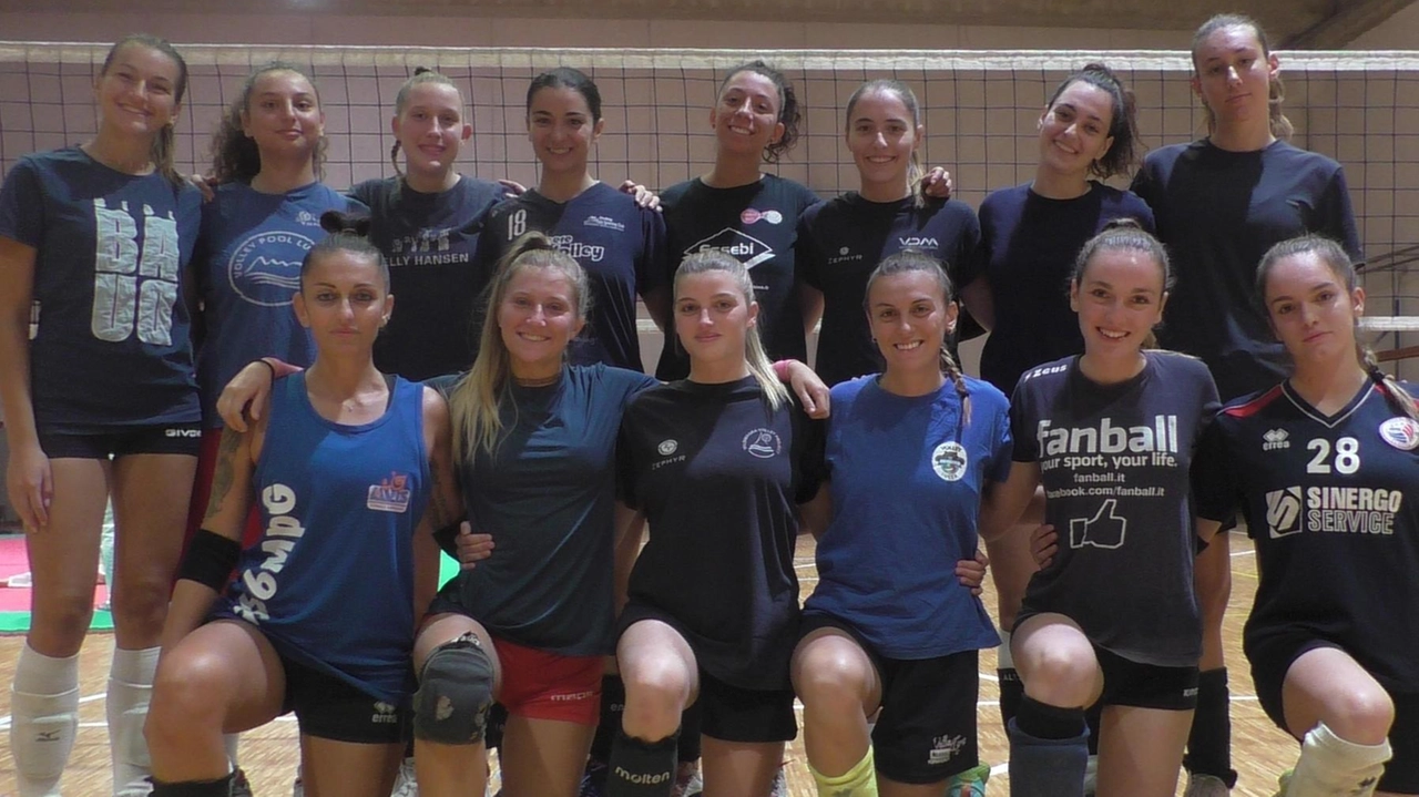 Il rinnovato team della Rainbow Volley La Spezia Il rinnovato team della Rainbow Volley La Spezia