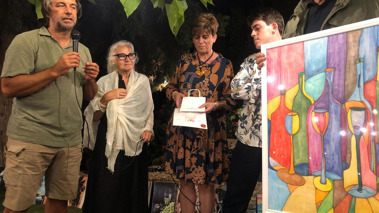 Mattia Vettori si è aggiudicato il concorso «Artista diVino», con cui sono state scelte le tre opere per le etichette dei vini delle Cantine Tenuta Mariani Mattia Vettori si è aggiudicato il concorso «Artista diVino», con cui sono state scelte le tre opere per le etichette dei vini delle Cantine Tenuta Mariani