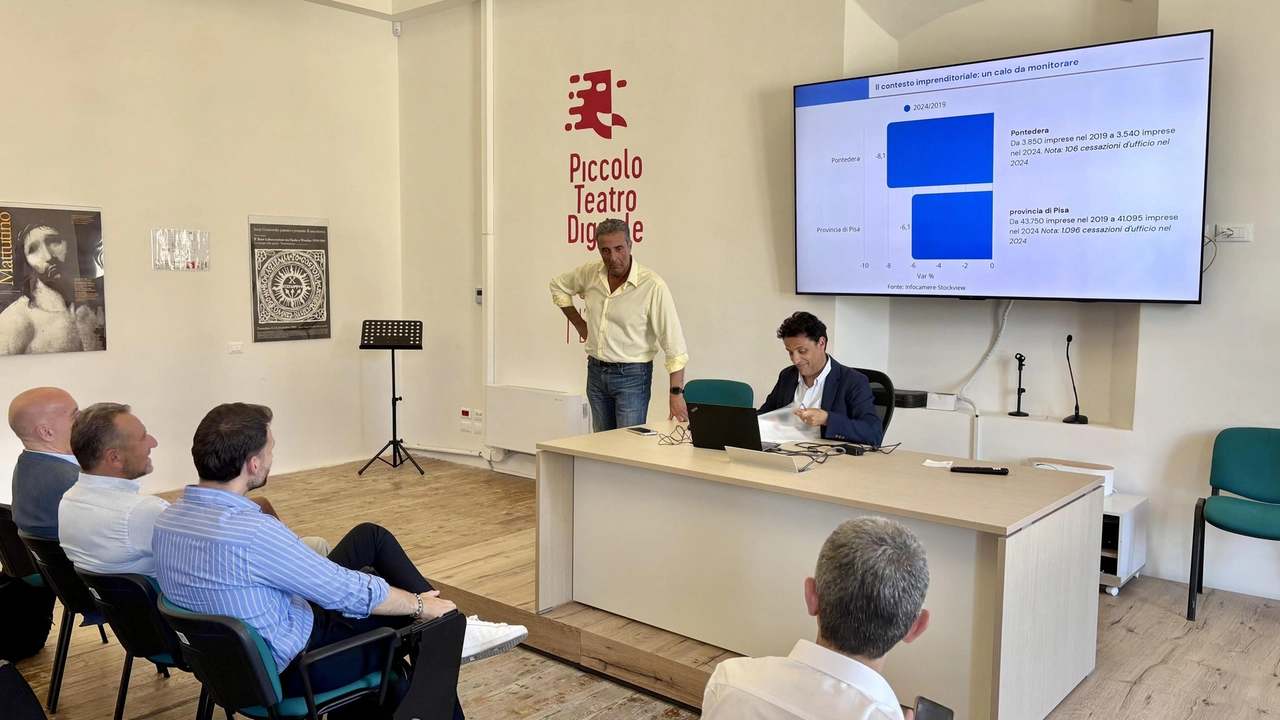 Focus sulle imprese a Pontedera: i dati sono stati presentati ieri dal presidente della Camera di Commercio della Toscana Nord Ovest, Valter Tamburini Focus sulle imprese a Pontedera: i dati sono stati presentati ieri dal presidente della Camera di Commercio della Toscana Nord Ovest, Valter Tamburini