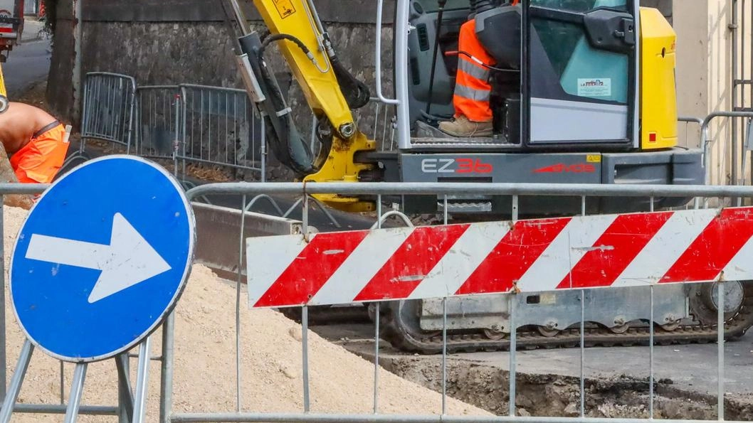 Chiusa via Fontelucente fino al 2 aprile: rubinetti a secco in via del Loretino.
