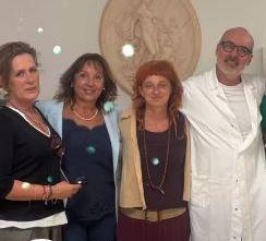 https://www.lanazione.it/image-service/view/acePublic/alias/contentid/ZDViYTgzZWMtMDE1Ni00/0/respirare-e-ritrovarsi-con-lo-yoga-benessere-al-green-beach-di-cinquale.jpeg