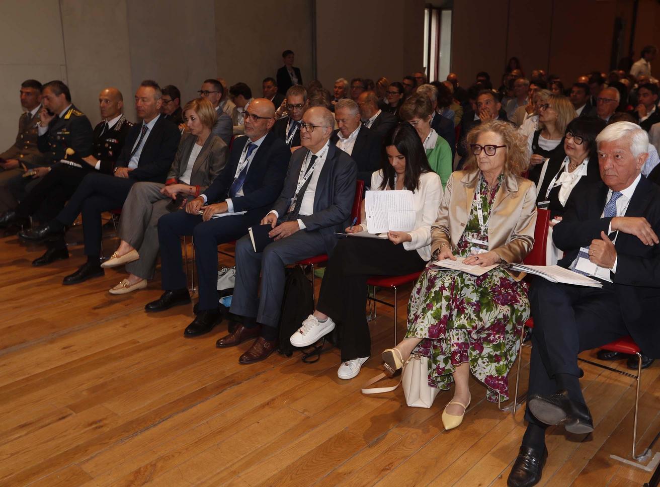 https://www.lanazione.it/image-service/view/acePublic/alias/contentid/ZDVjNDljMzMtZWFmYS00/0/trentanni-di-fondazione-mps-rossi-oggi-siamo-un-ente-a-servizio-del-tessuto-sociale.jpeg