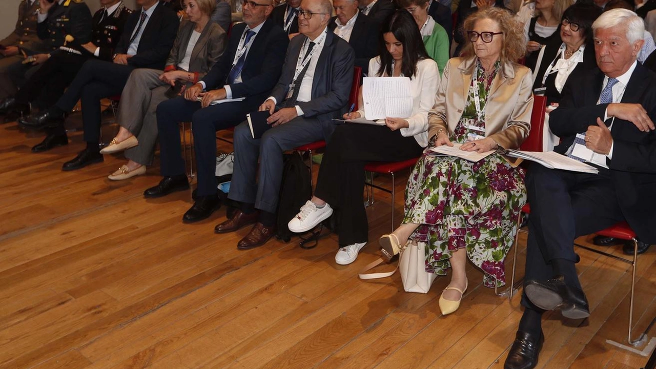 Il sindaco Fabio: "Mantenga un ruolo strategico per lo sviluppo della città". La presidente della Provincia Carletti: "Indispensabile per l’ascolto del territorio". Il sindaco Fabio: "Mantenga un ruolo strategico per lo sviluppo della città". La presidente della Provincia Carletti: "Indispensabile per l’ascolto del territorio".